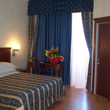 Hotel Alexander Resort Rimini Buitenkant foto
