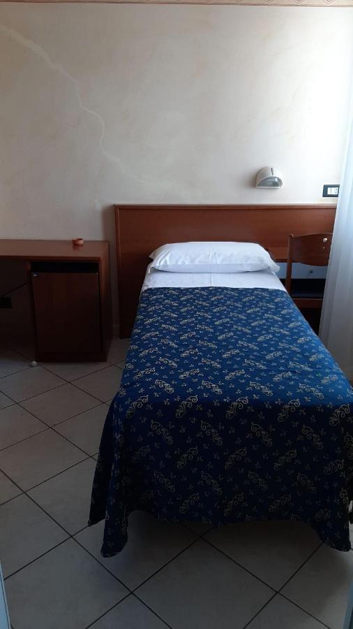 Hotel Alexander Resort Rimini Buitenkant foto