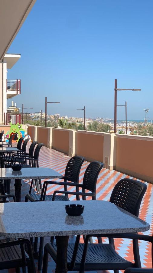 Hotel Alexander Resort Rimini Buitenkant foto