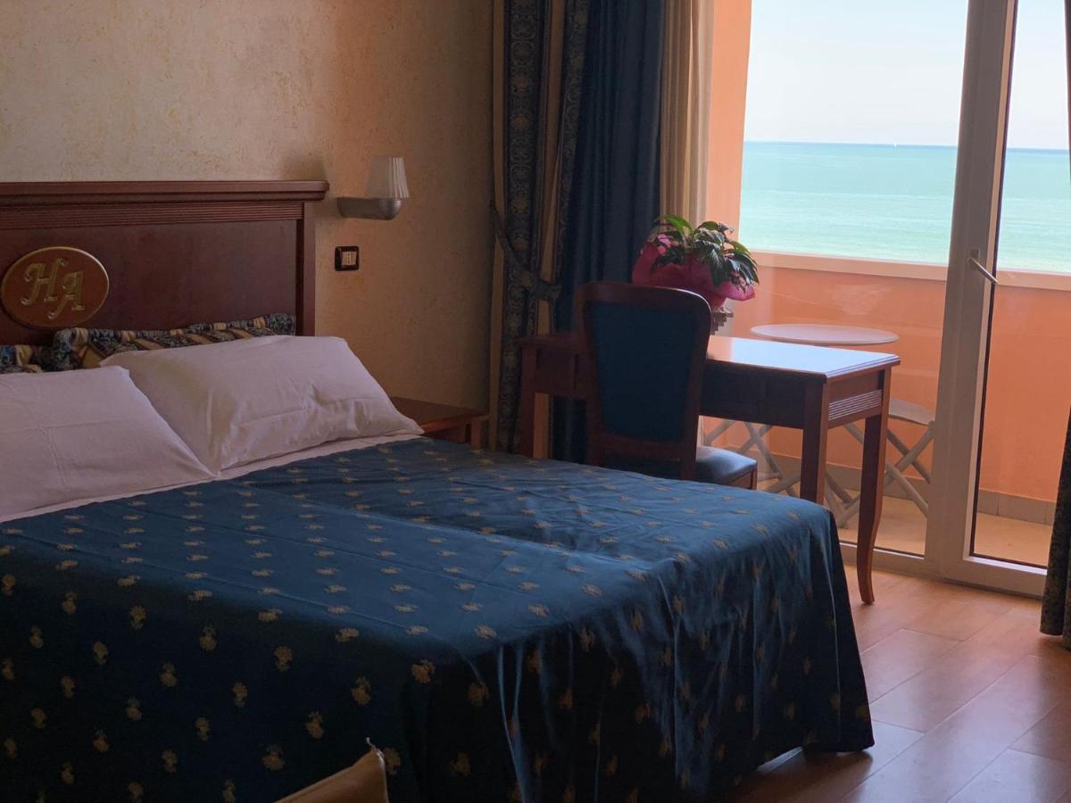 Hotel Alexander Resort Rimini Buitenkant foto