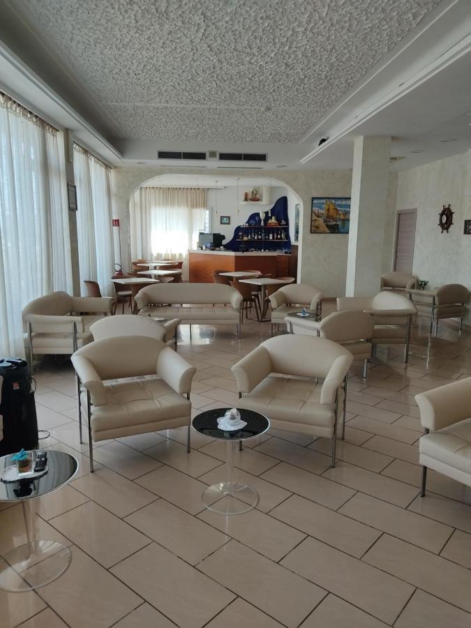 Hotel Alexander Resort Rimini Buitenkant foto