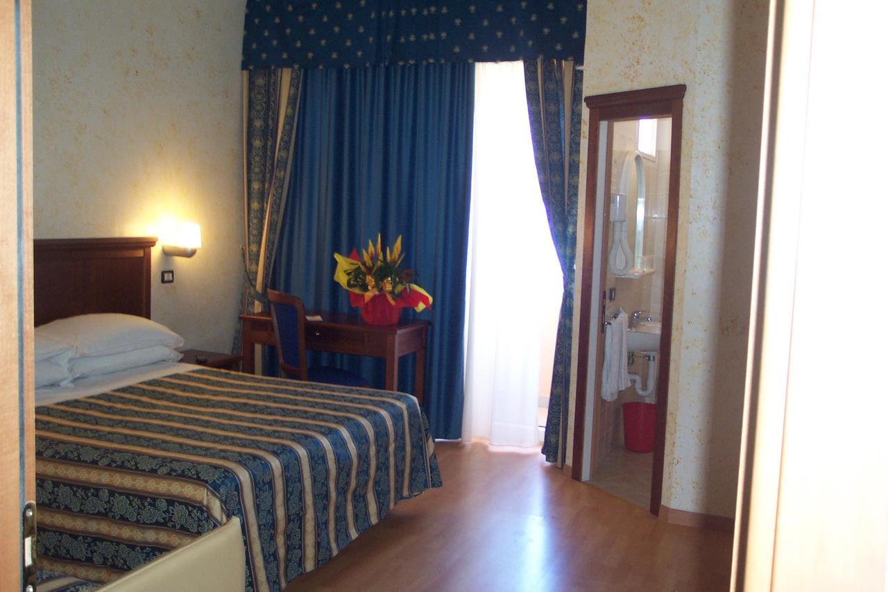Hotel Alexander Resort Rimini Buitenkant foto