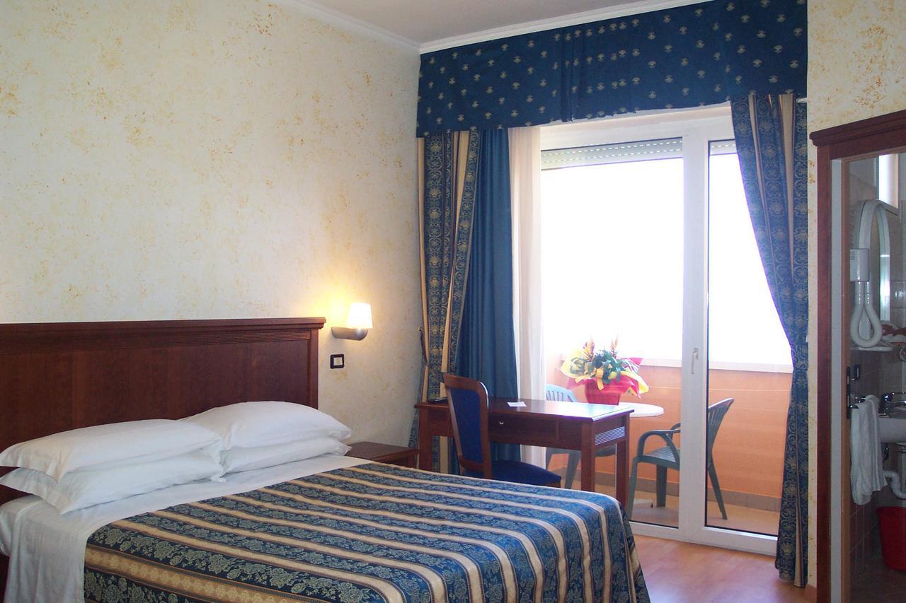 Hotel Alexander Resort Rimini Buitenkant foto