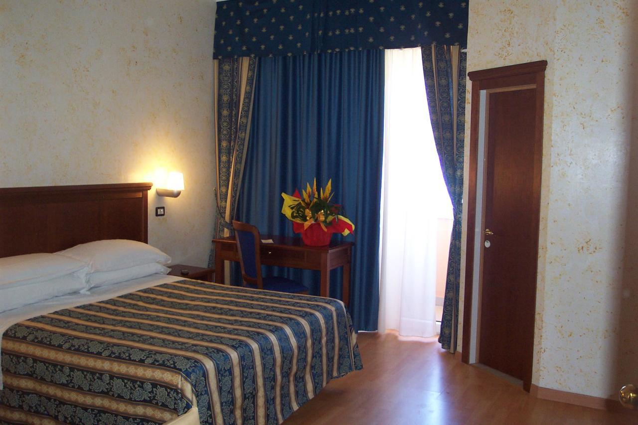 Hotel Alexander Resort Rimini Buitenkant foto