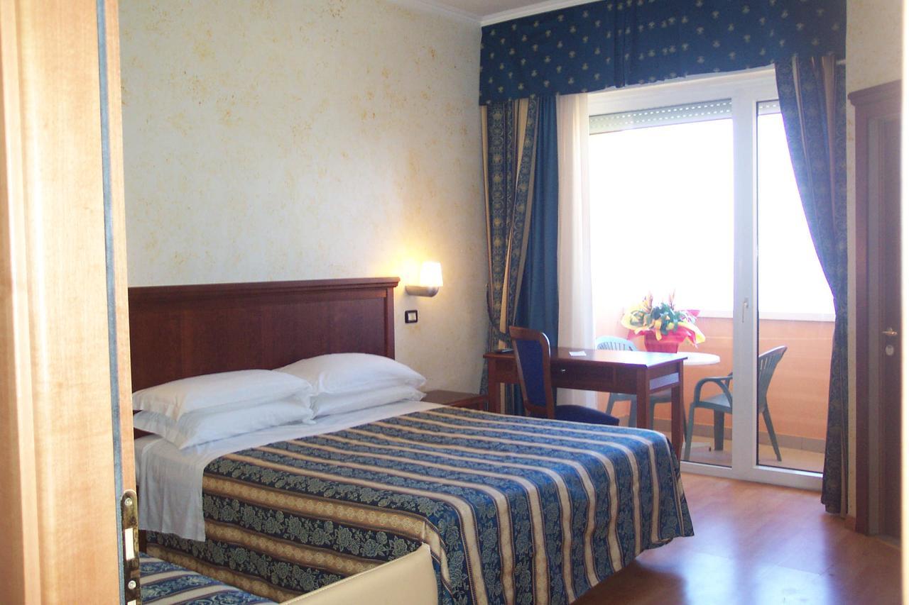 Hotel Alexander Resort Rimini Buitenkant foto