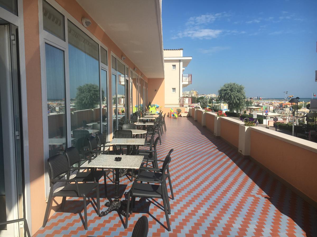 Hotel Alexander Resort Rimini Buitenkant foto