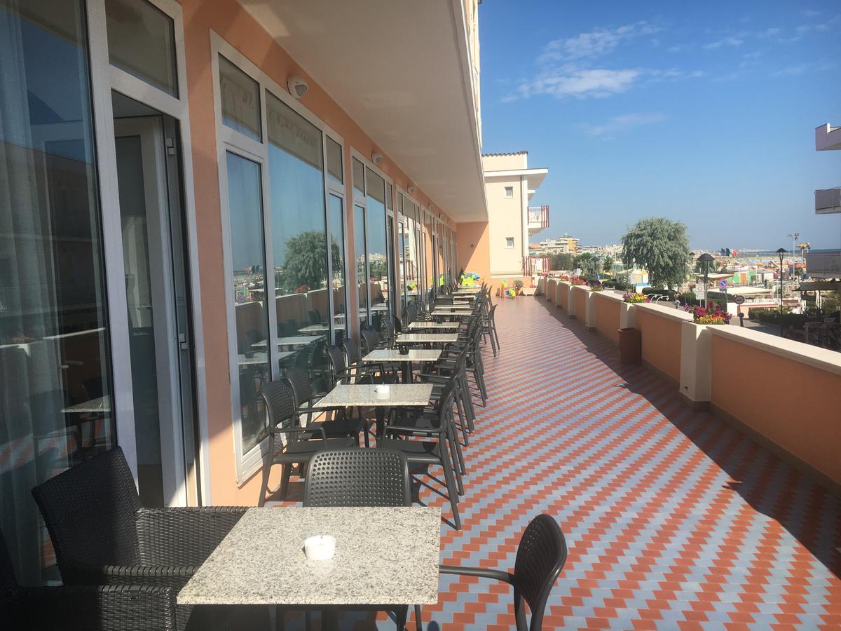 Hotel Alexander Resort Rimini Buitenkant foto