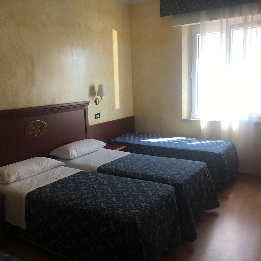 Hotel Alexander Resort Rimini Buitenkant foto